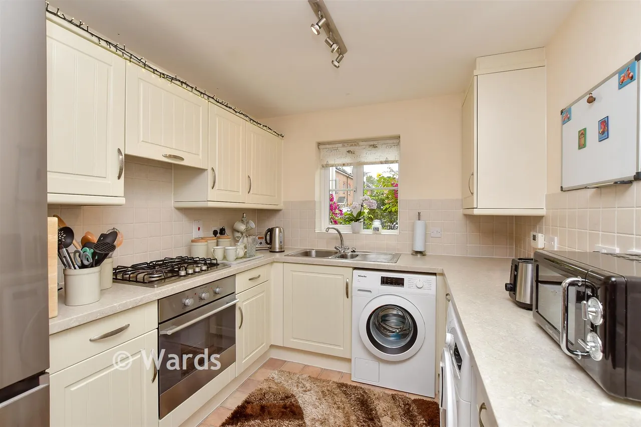 Shelduck Close, Allhallows, ME3, photo 5