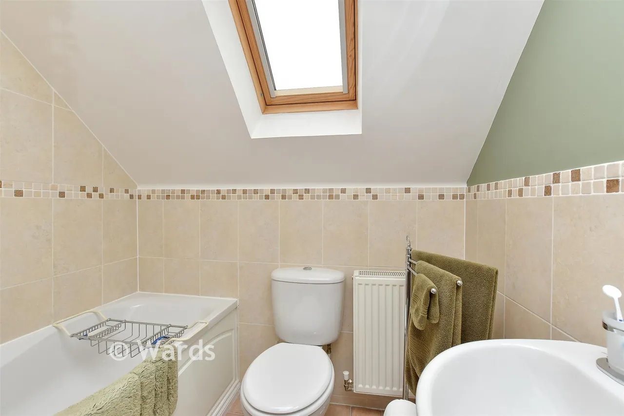Shelduck Close, Allhallows, ME3, photo 13