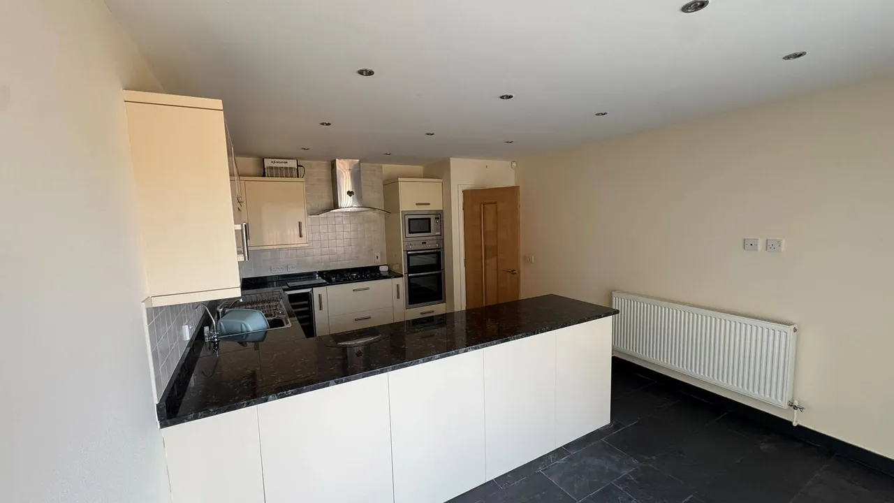 Hall Road West, L23, photo 4