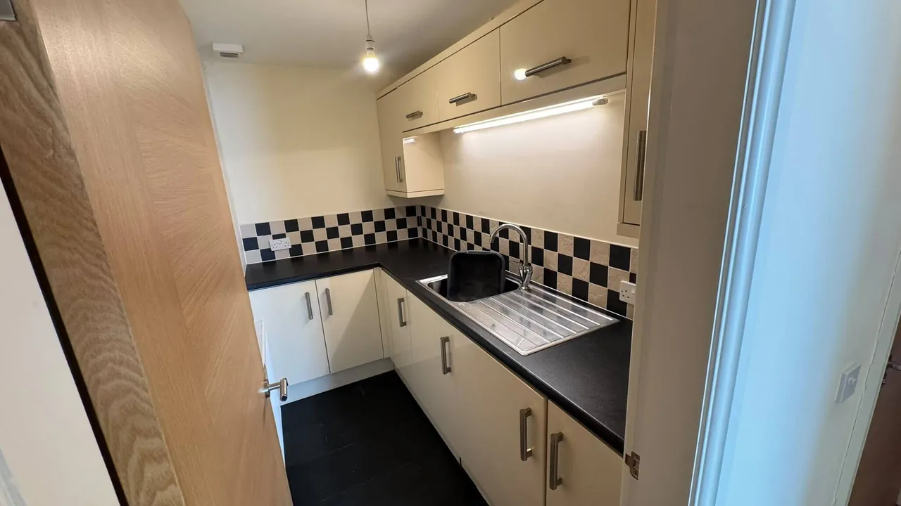 Hall Road West, L23, photo 5