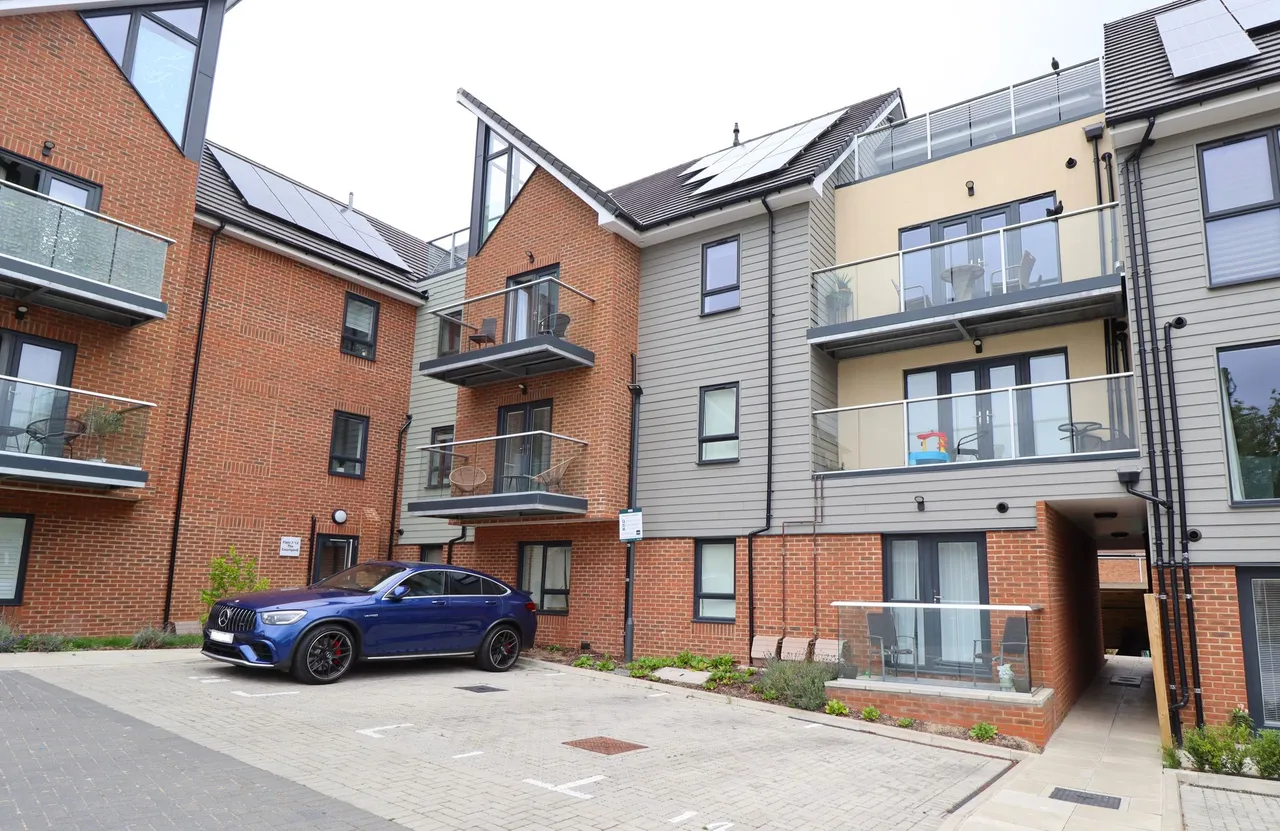 2 bed flat to rent, Eastwood Road, Rayleigh, SS6