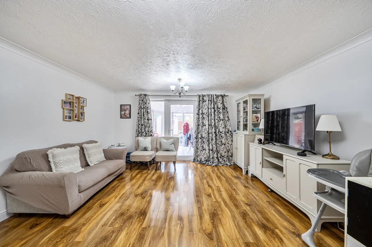 Mayfly Close, Eastcote, HA5, photo 3