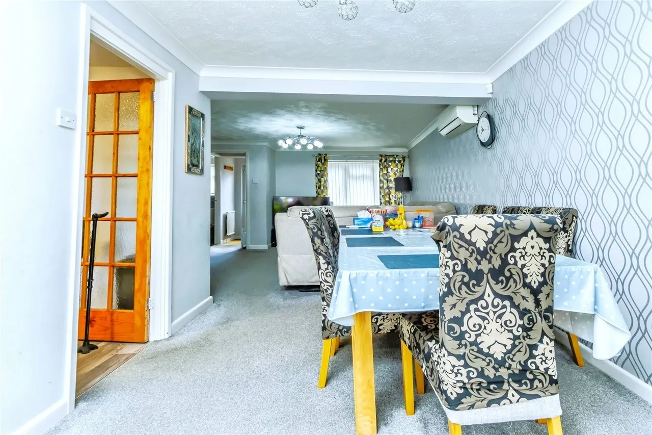 Swan Close, Storrington, RH20, photo 6