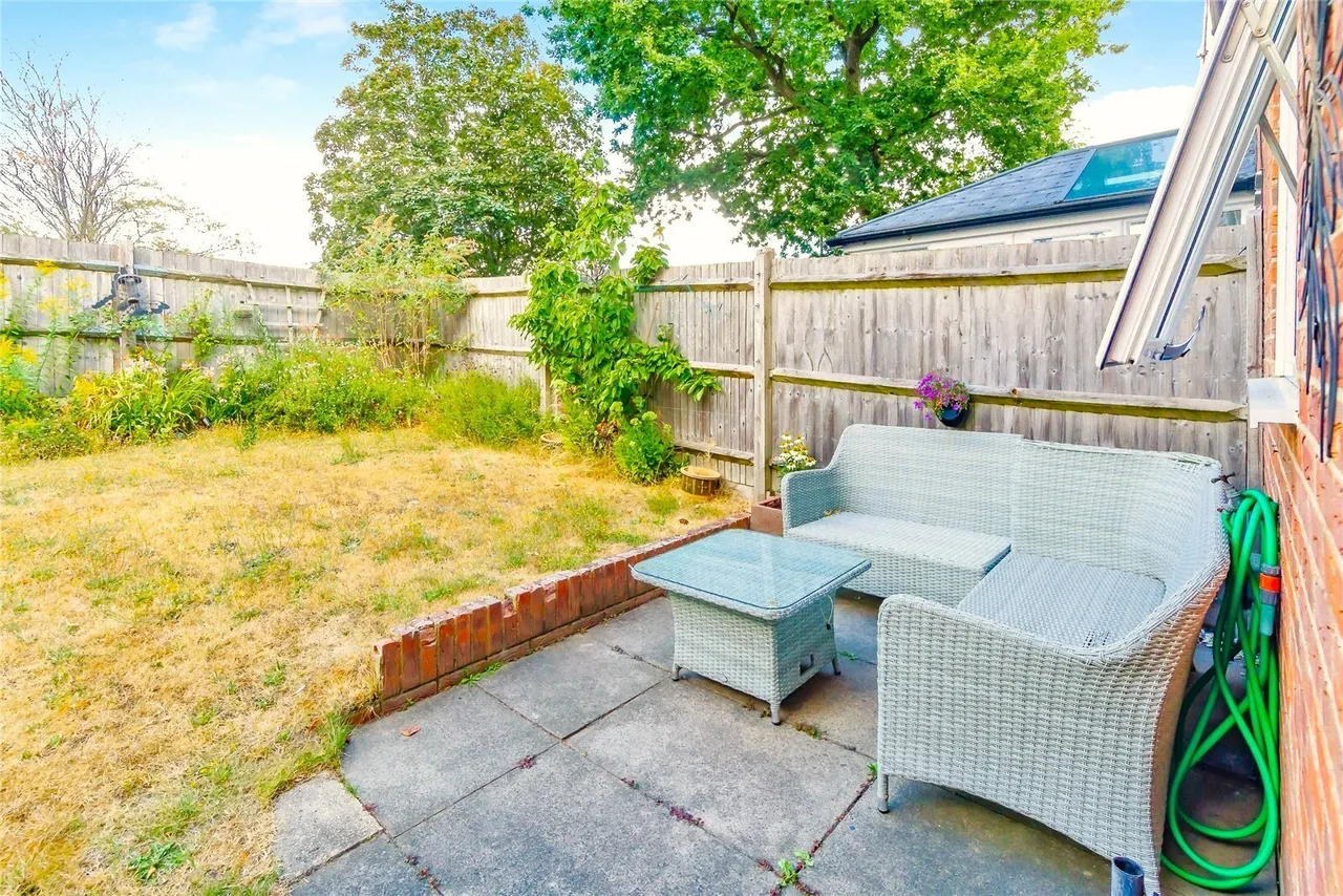 Swan Close, Storrington, RH20, photo 9