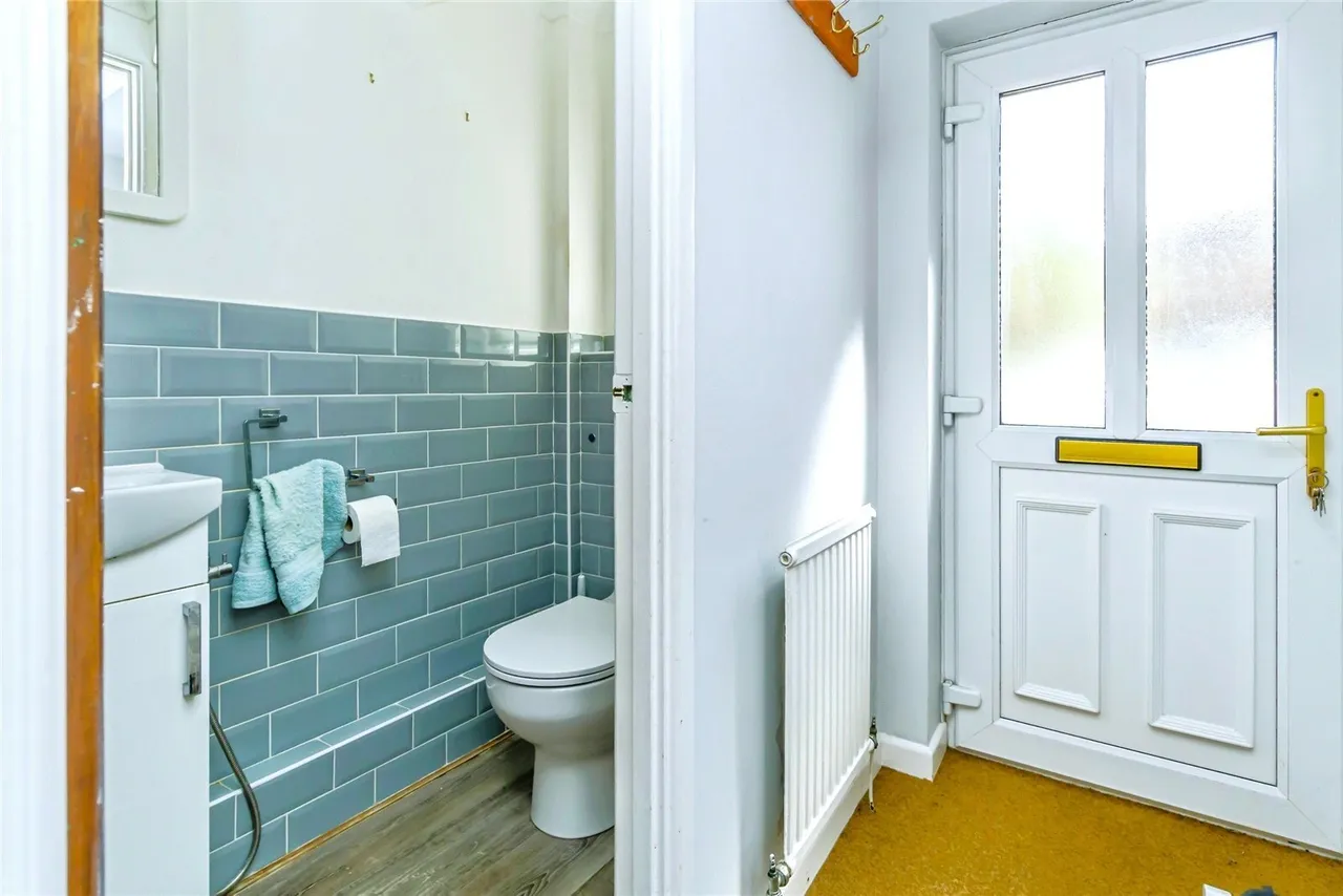 Swan Close, Storrington, RH20, photo 8