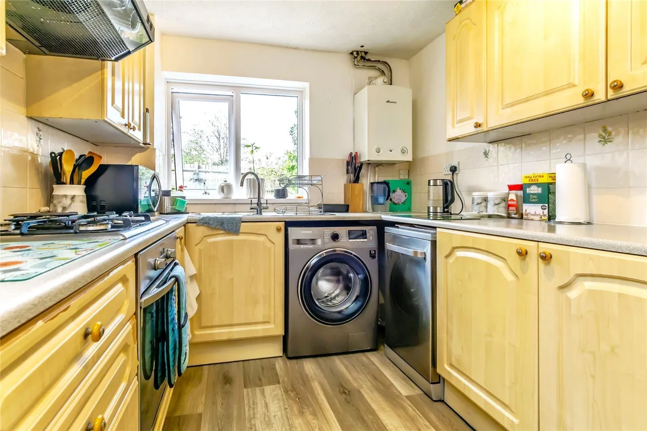 Swan Close, Storrington, RH20, photo 3