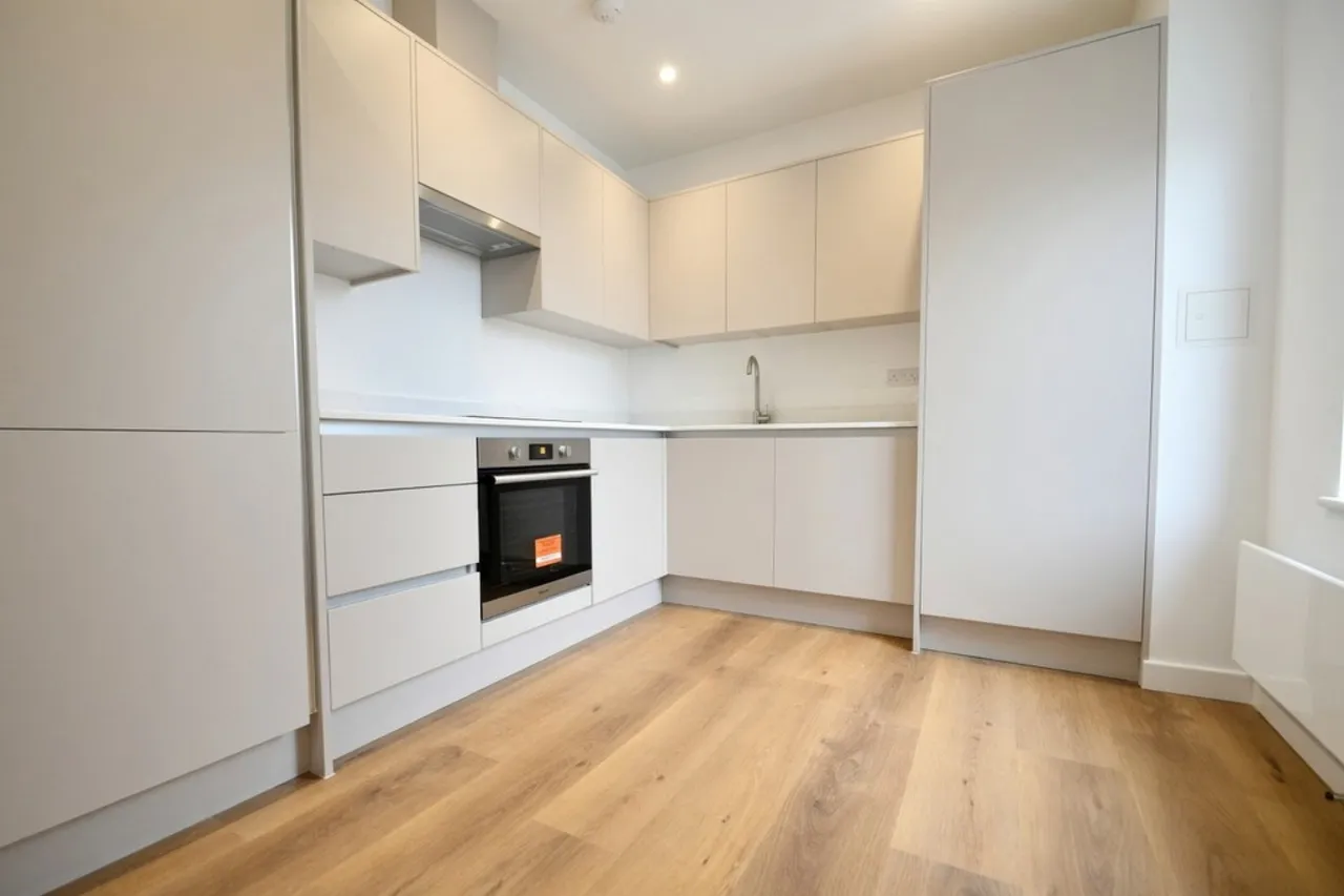 1 bed flat to rent, Lakeside Close, Staines-upon-Thames