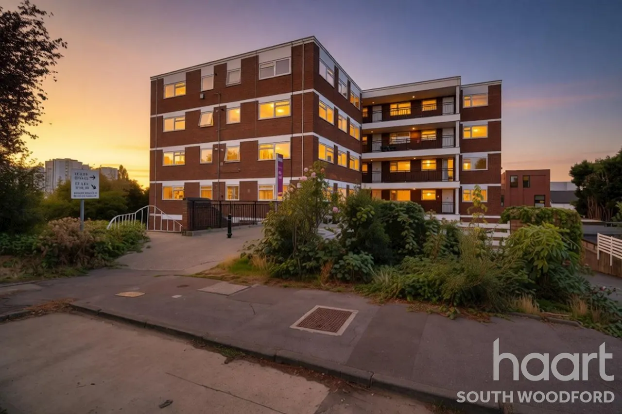 Lynwood Close, London, E18, photo 8