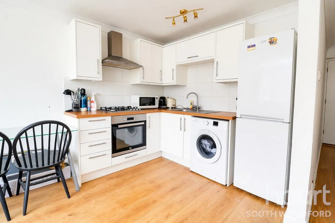 Lynwood Close, London, E18, photo 5