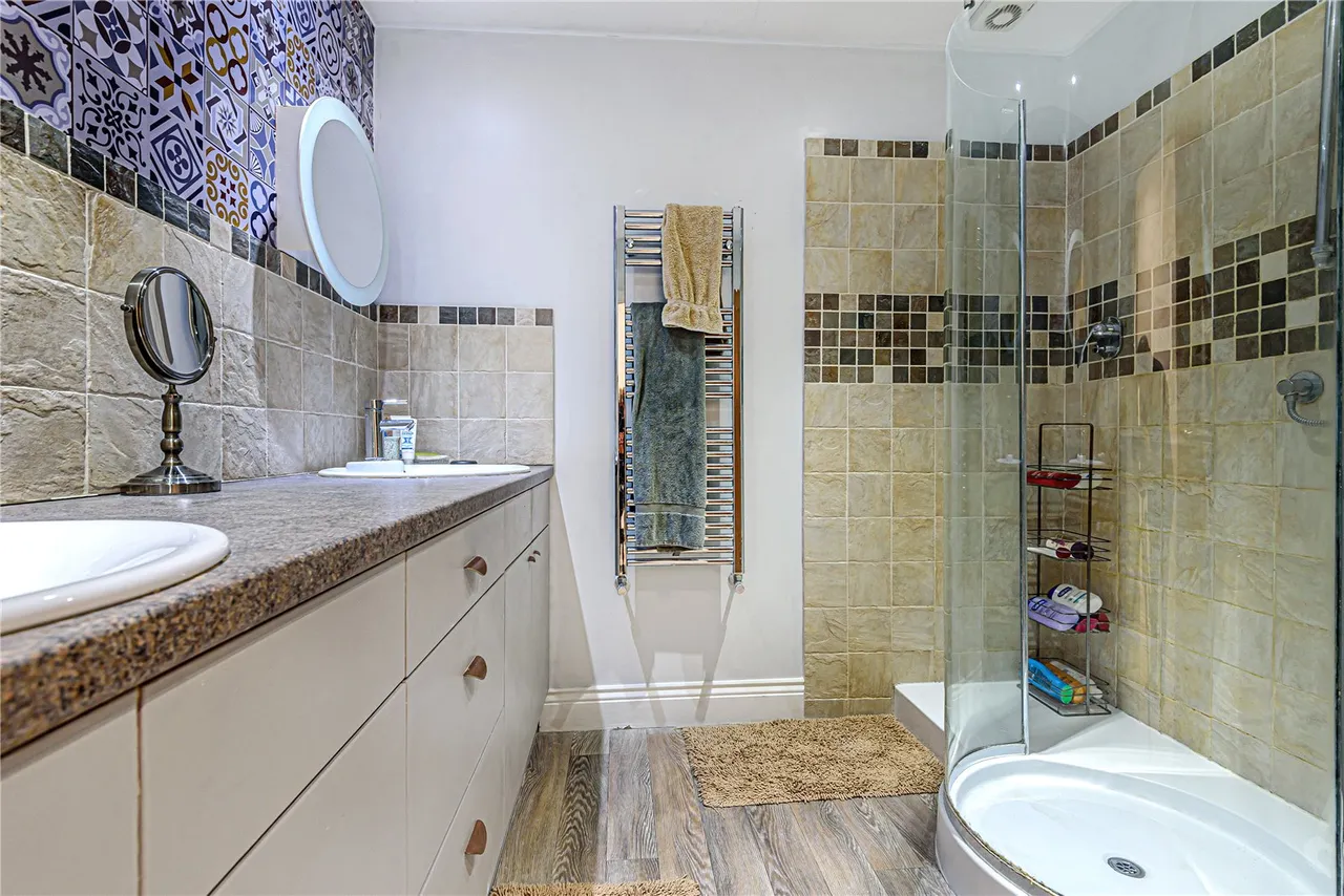 Warwick Close, Hampton, London, TW12 2TZ, photo 13