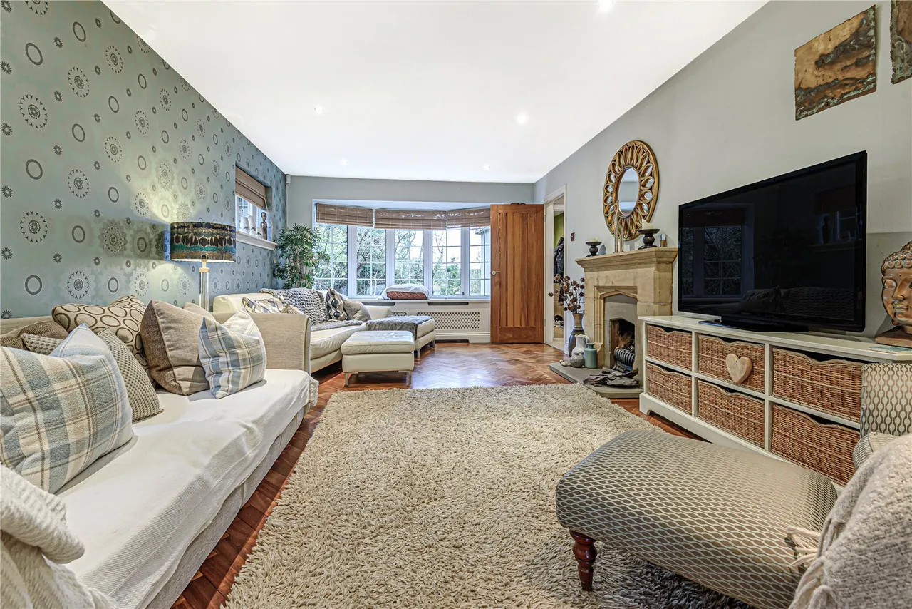 Warwick Close, Hampton, London, TW12 2TZ, photo 2