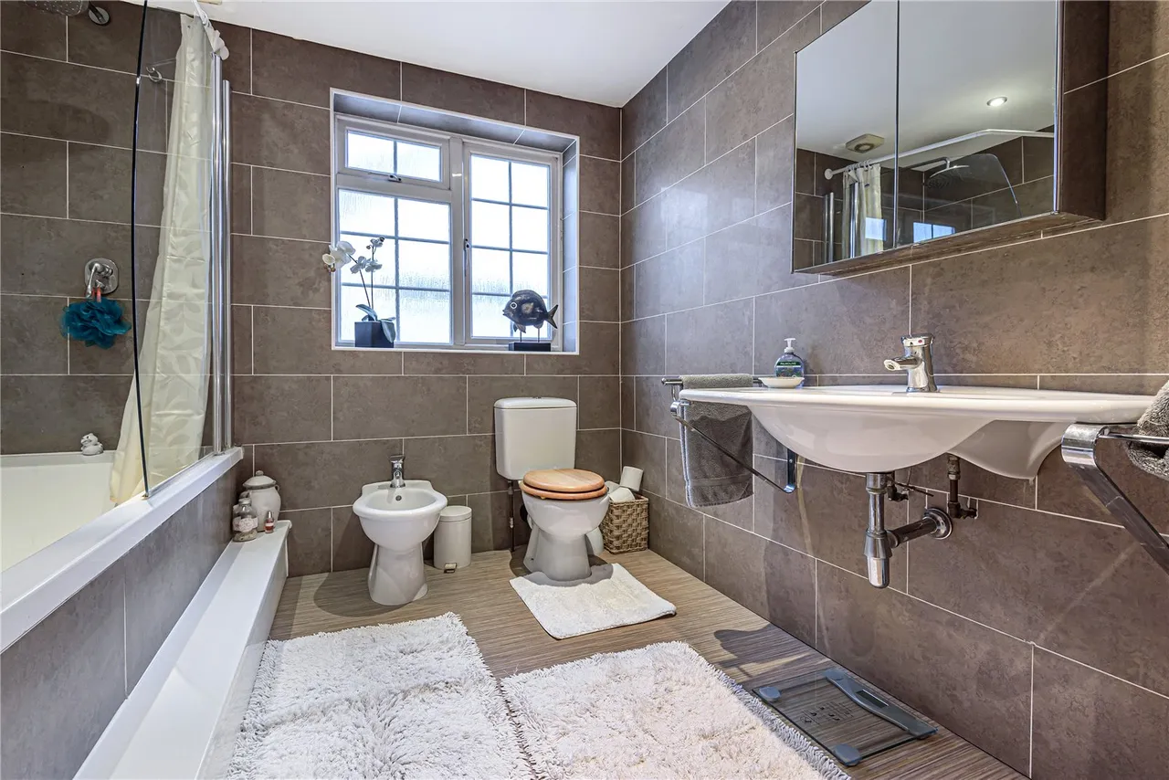Warwick Close, Hampton, London, TW12 2TZ, photo 12