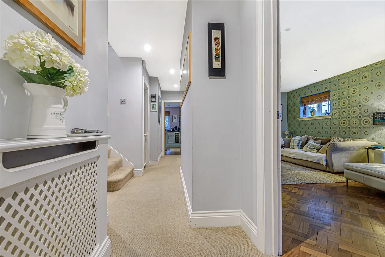 Warwick Close, Hampton, London, TW12 2TZ, photo 7