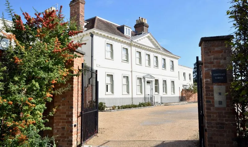 3 bed flat for sale, Parkers Lane, Ashtead, KT21