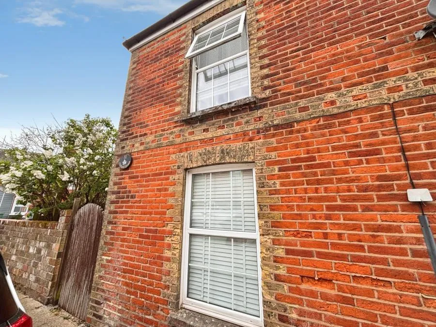 Clifford Street, Newport, PO30, photo 15