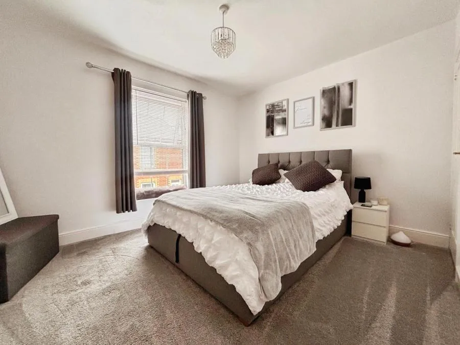 Clifford Street, Newport, PO30, photo 8