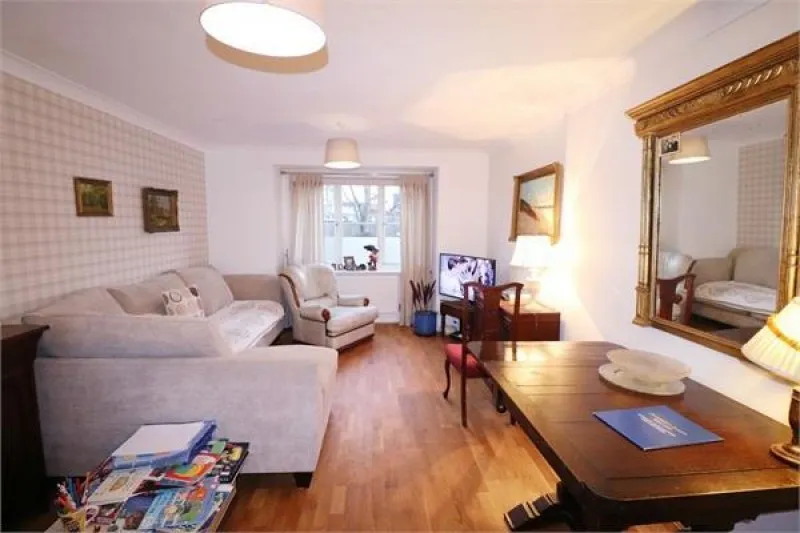Oliver Court, Draymans Way, photo 2