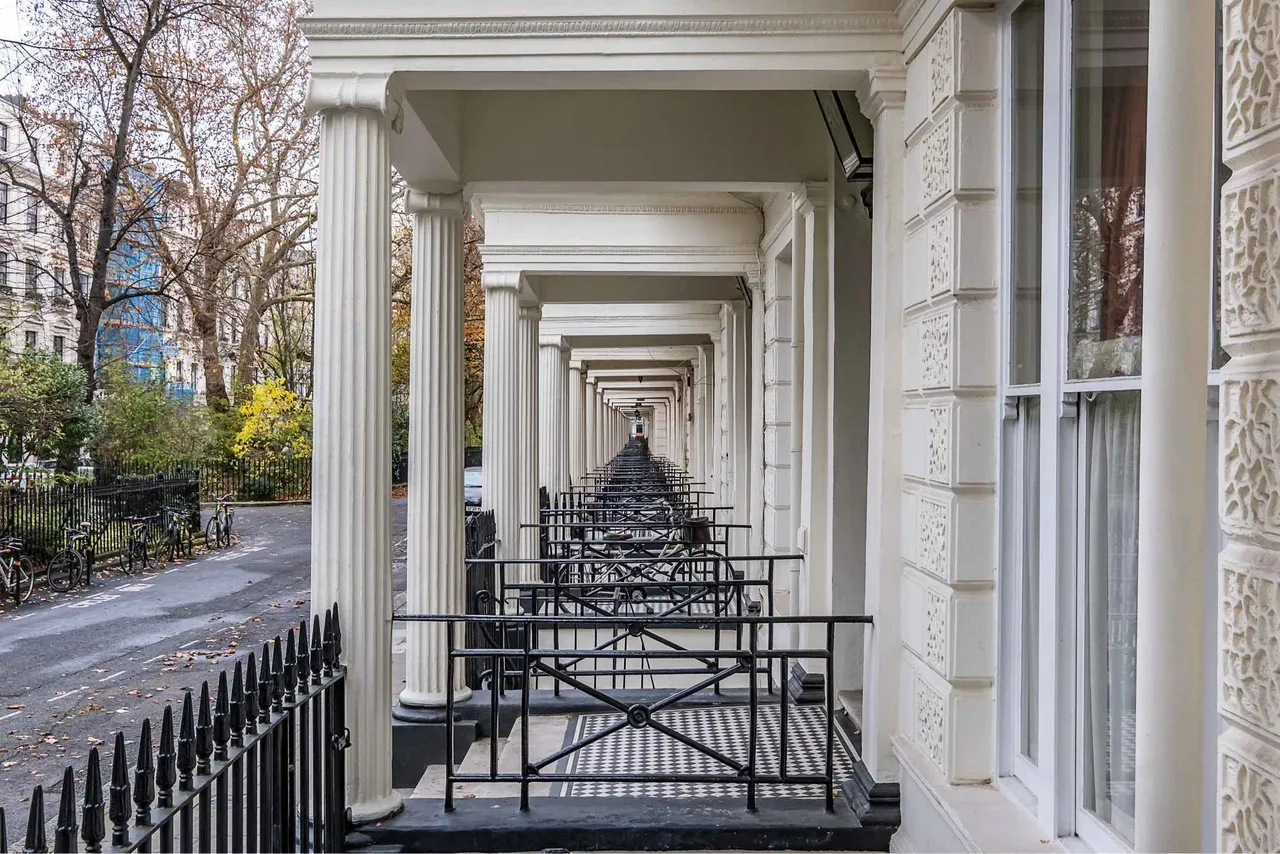 Queens Gardens, London, W2, photo 8