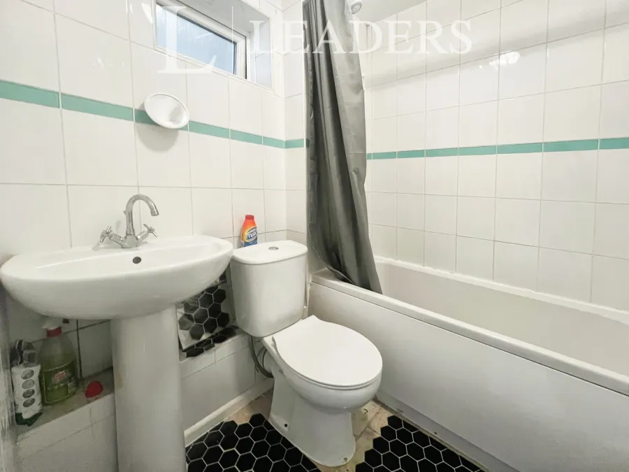 Pennine Road, Bromsgrove, B61, photo 4