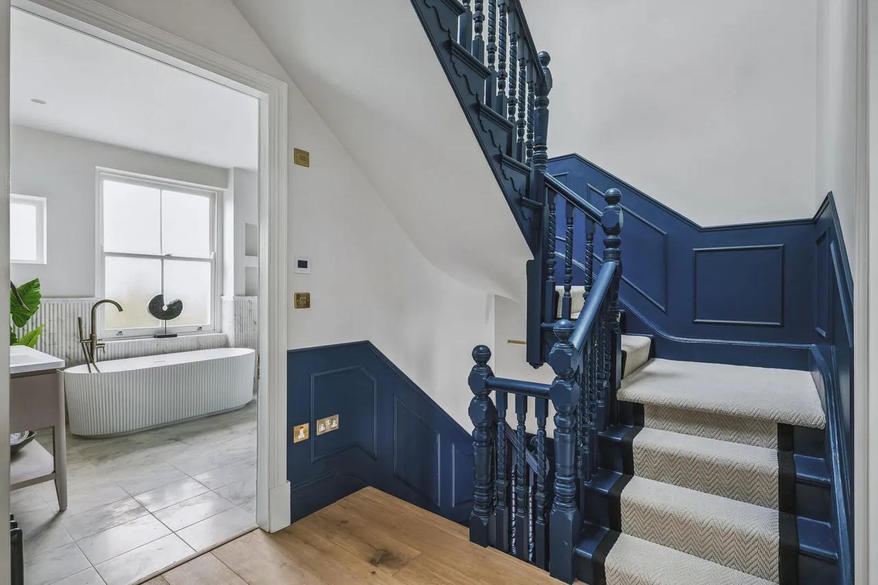 Stapleton Hall Road, N4, photo 15