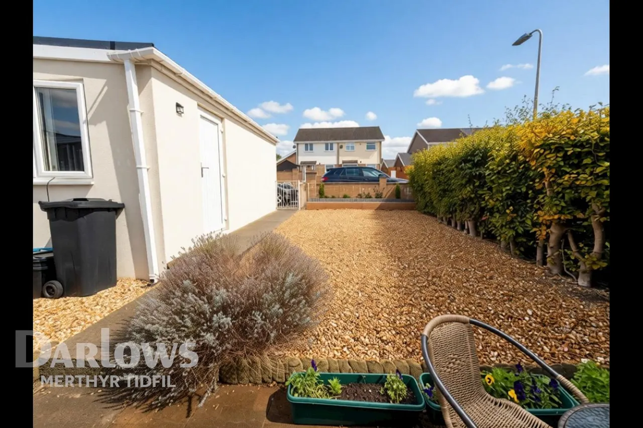 Monmouth Drive, Merthyr Tydfil, photo 24