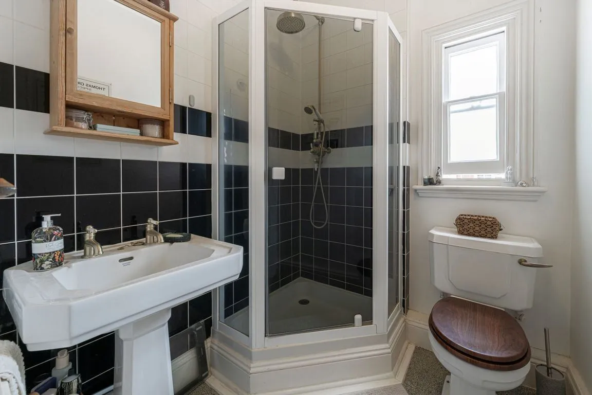 Mayfield Road, Weybridge, KT13, photo 8