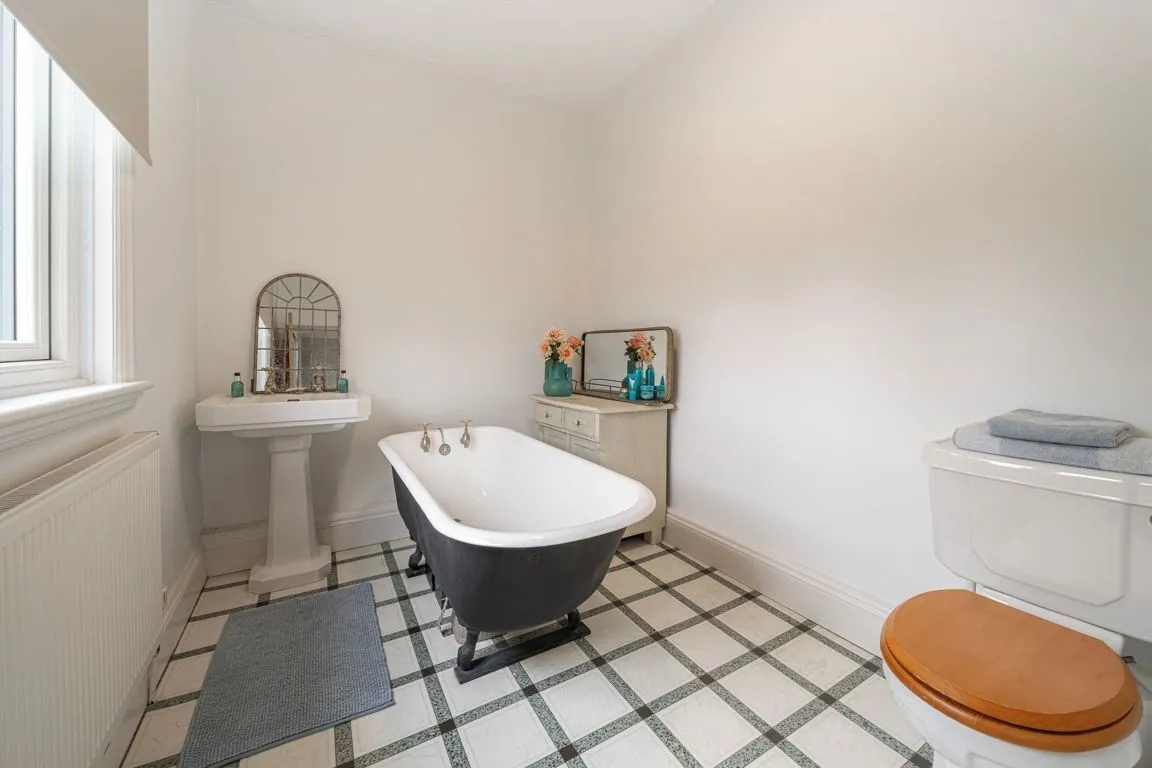 Mayfield Road, Weybridge, KT13, photo 7