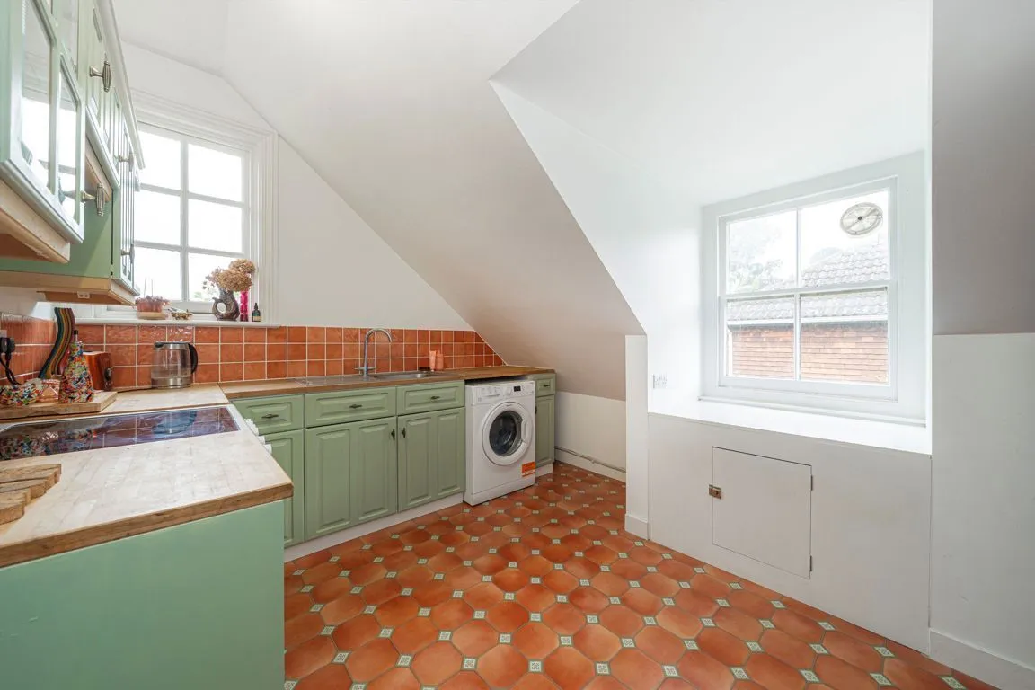 Mayfield Road, Weybridge, KT13, photo 3