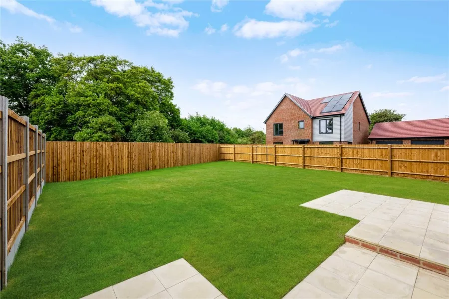 with 4 bedrooms in London Road, Newport, CB11, photo 18