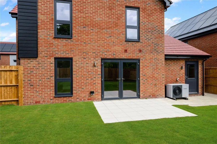 with 4 bedrooms in London Road, Newport, CB11, photo 22