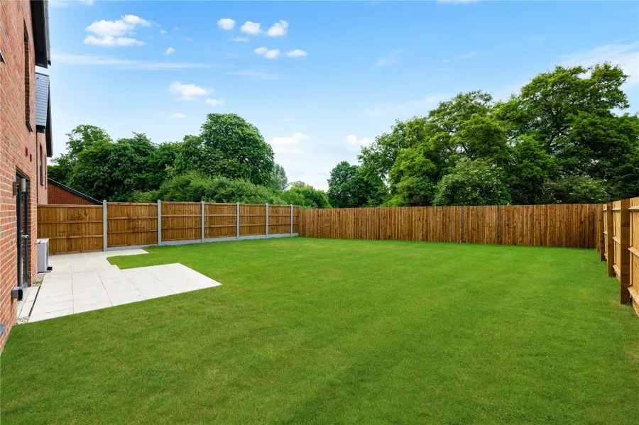 with 4 bedrooms in London Road, Newport, CB11, photo 21