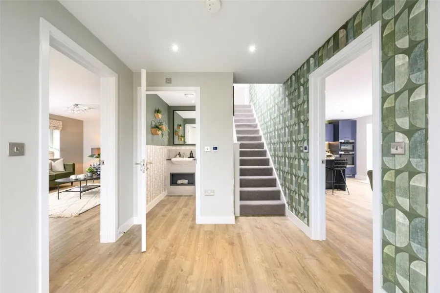 with 4 bedrooms in London Road, Newport, CB11, photo 8