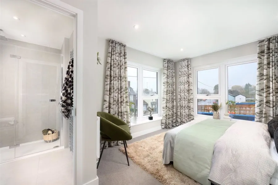 with 4 bedrooms in London Road, Newport, CB11, photo 10