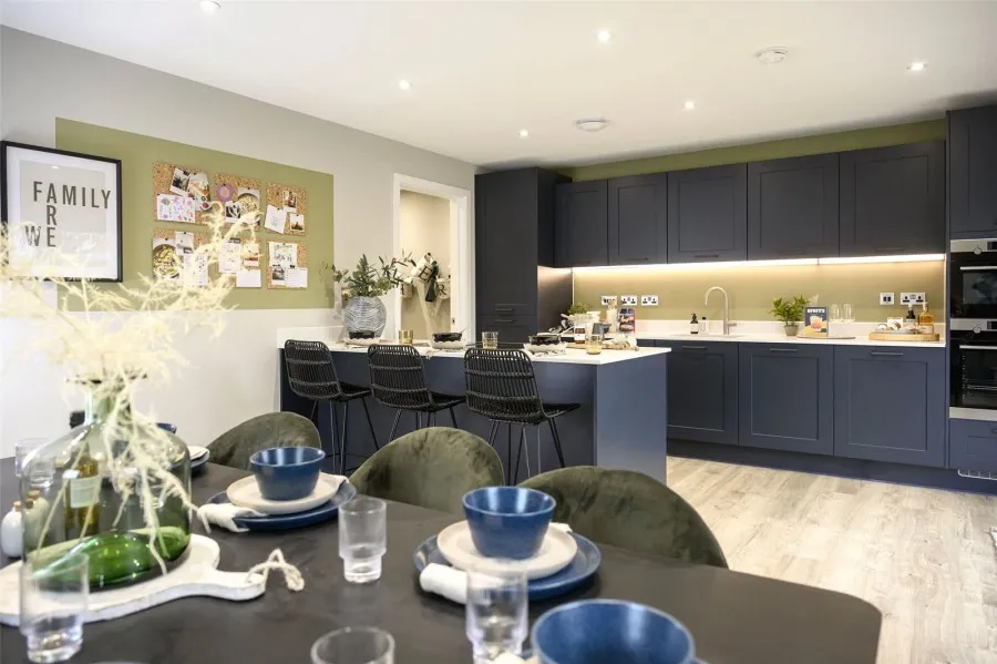 with 4 bedrooms in London Road, Newport, CB11, photo 5