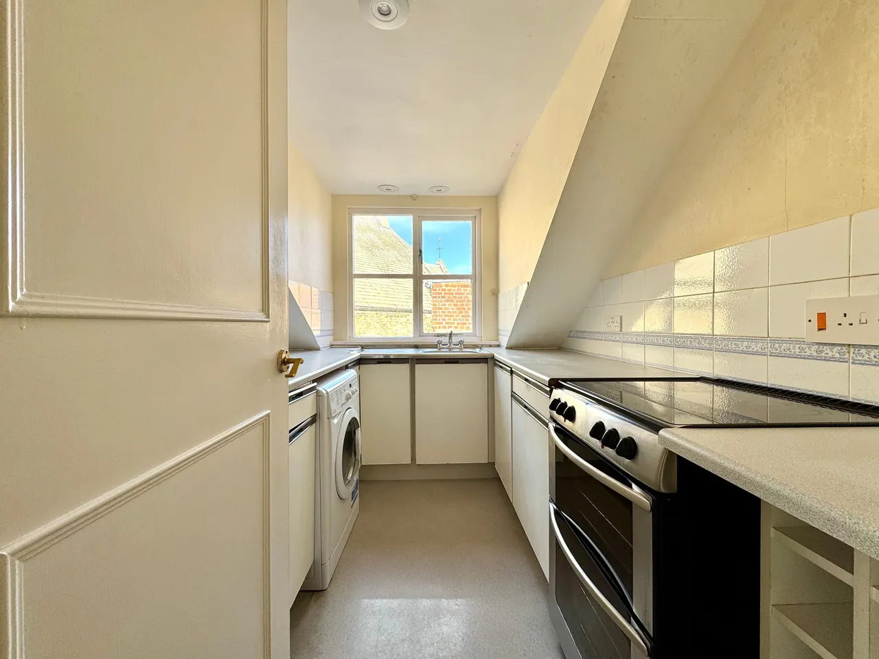 Marlborough Street, SN7, photo 3