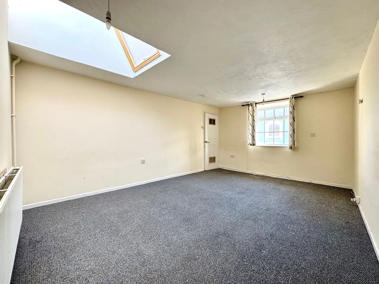 Marlborough Street, SN7, photo 2