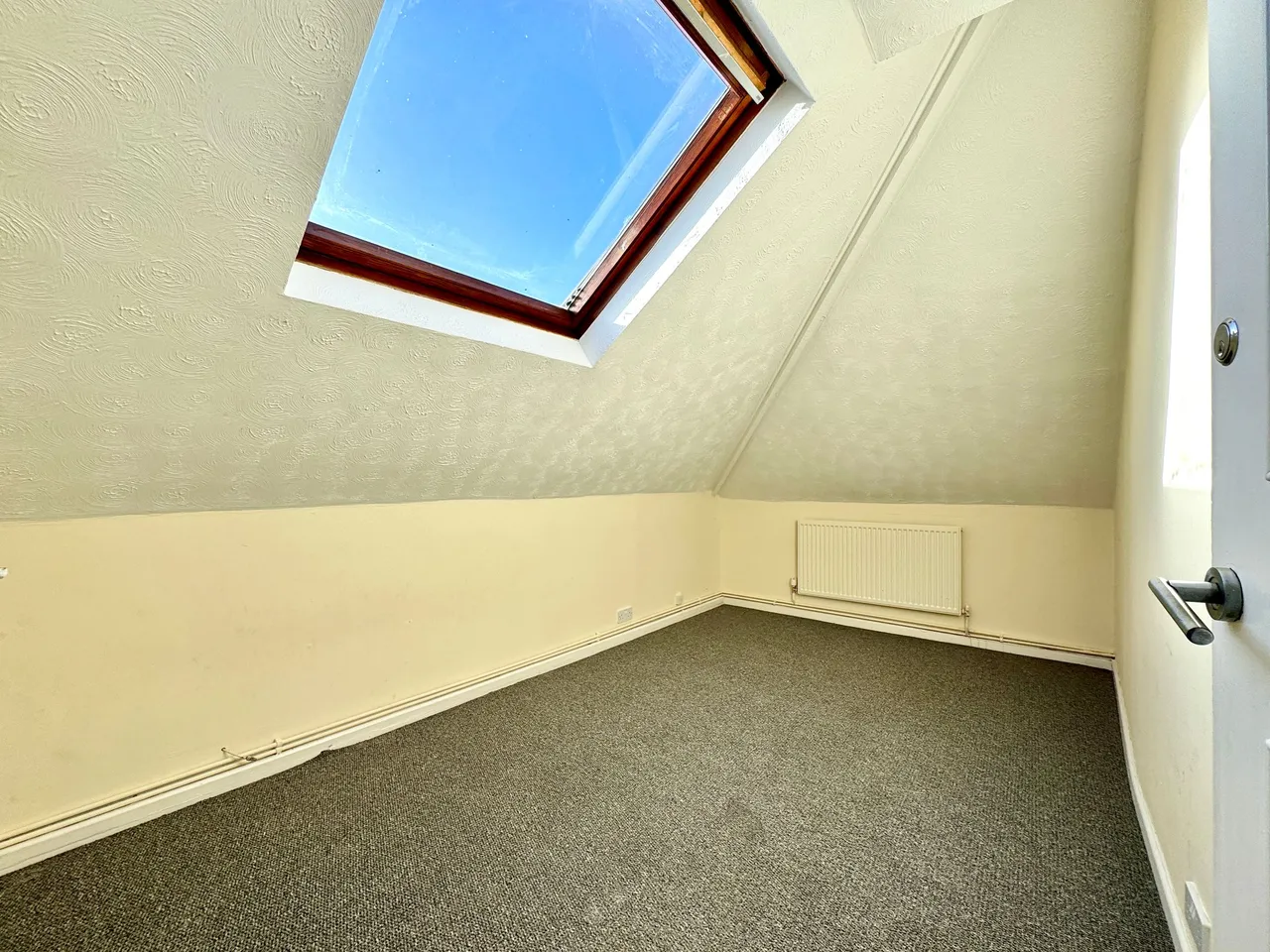 Marlborough Street, SN7, photo 5
