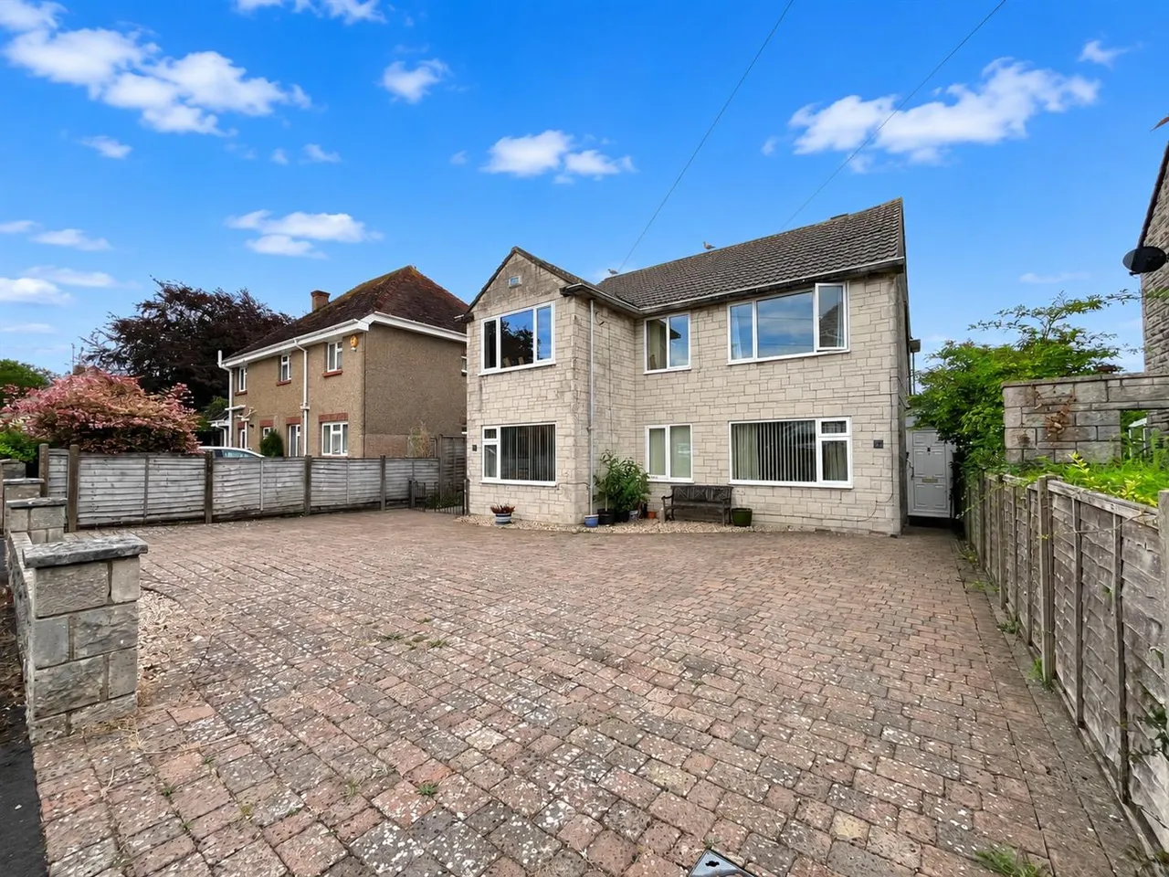 2 bed first floor for sale — Garfield Avenue, Dorset, DT1 2EX