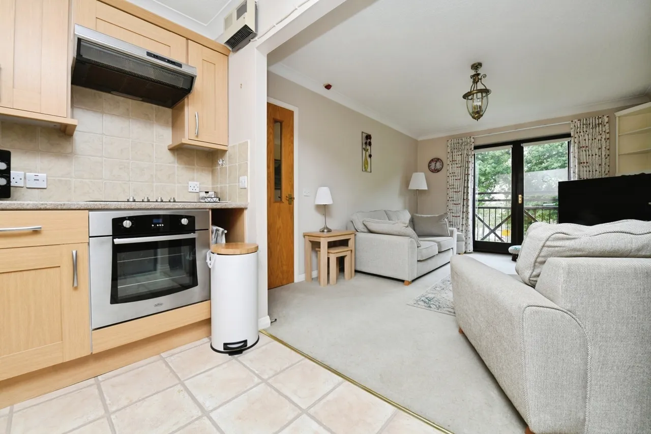 Ravenscourt, Sawyers Hall Lane, Brentwood, Essex, CM15, photo 4