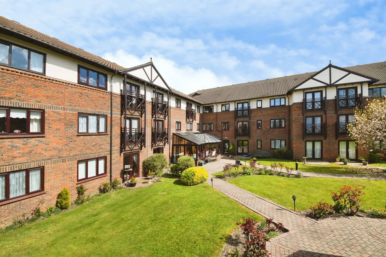 Ravenscourt, Sawyers Hall Lane, Brentwood, Essex, CM15, photo 16