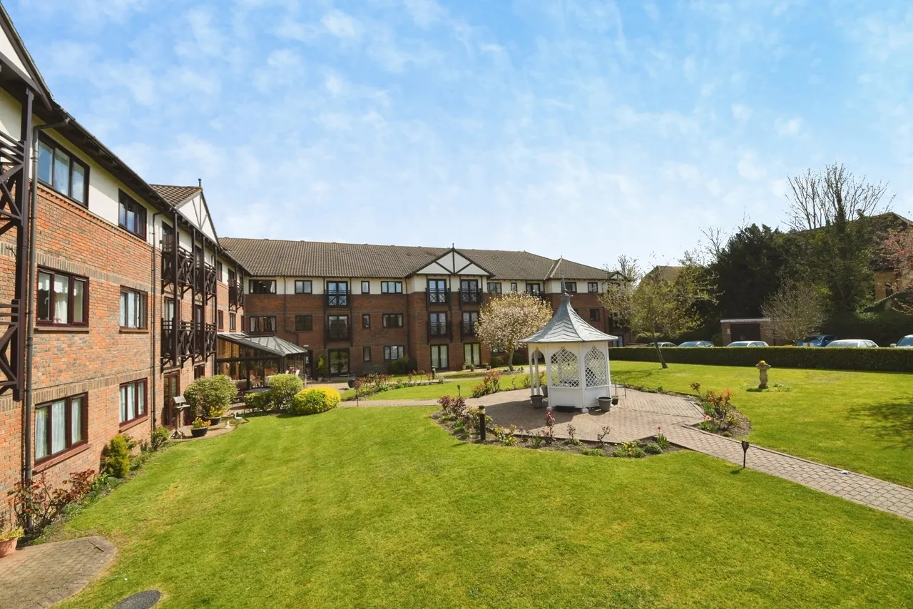 Ravenscourt, Sawyers Hall Lane, Brentwood, Essex, CM15, photo 15