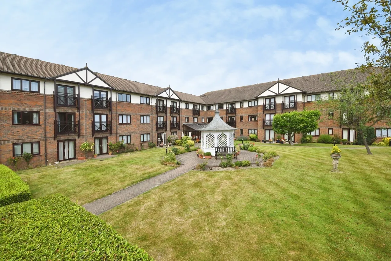 Ravenscourt, Sawyers Hall Lane, Brentwood, Essex, CM15, photo 17