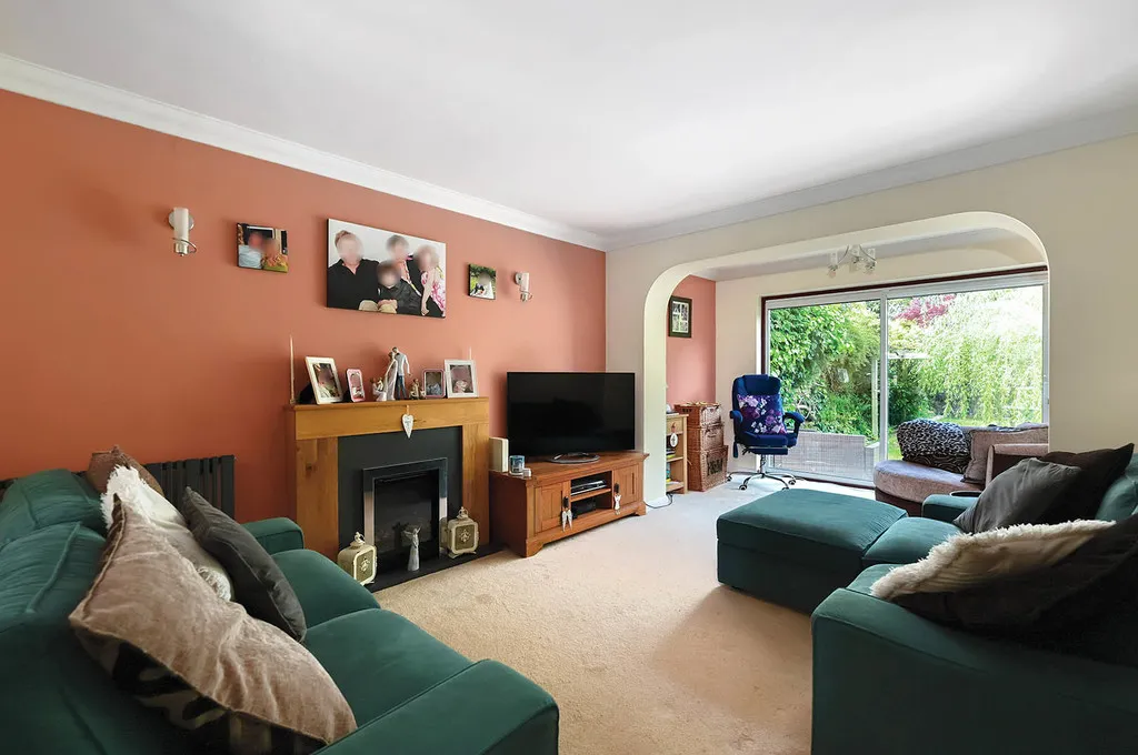 Ashbury Drive, Blackwater, GU17, photo 2