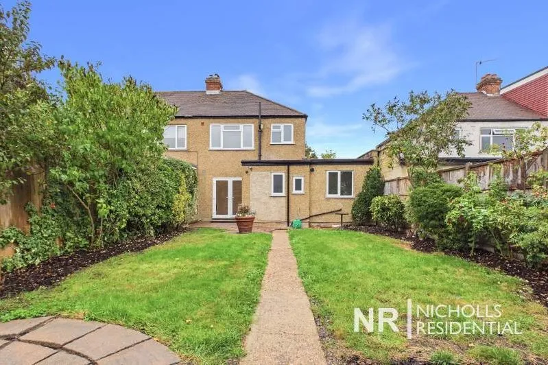Cedarcroft Road, Chessington, KT9, photo 16
