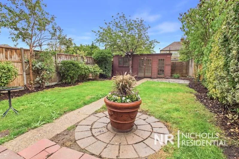 Cedarcroft Road, Chessington, KT9, photo 3