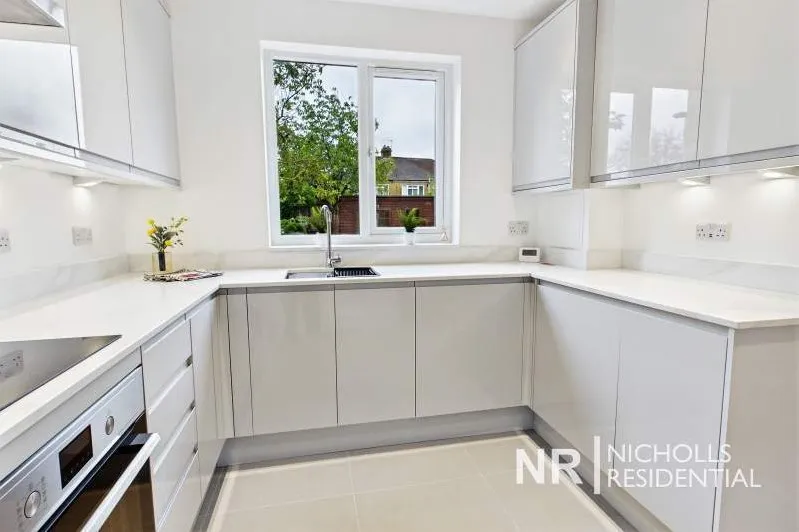 Cedarcroft Road, Chessington, KT9, photo 6