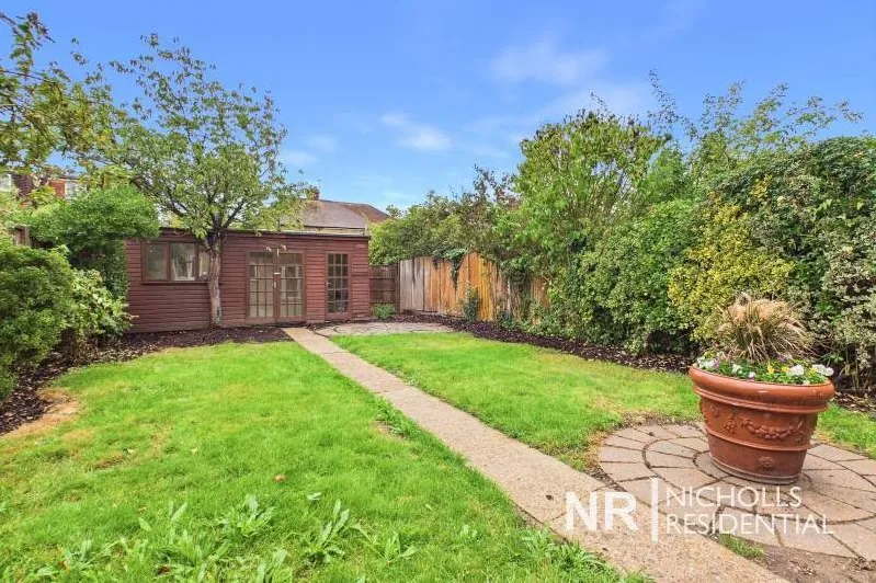 Cedarcroft Road, Chessington, KT9, photo 17