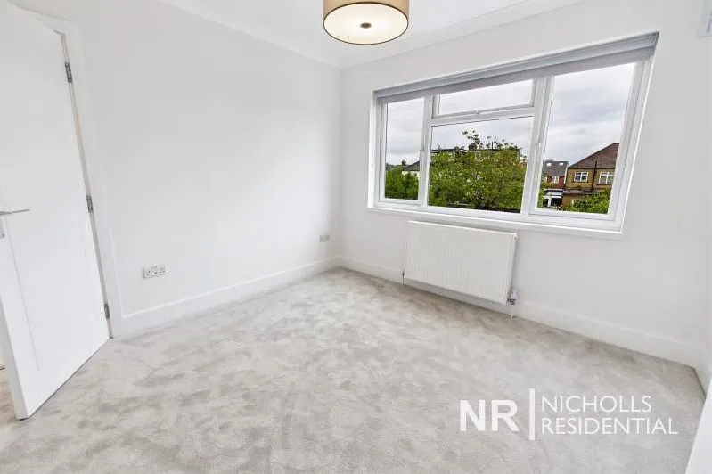 Cedarcroft Road, Chessington, KT9, photo 12