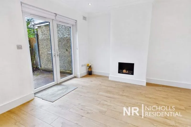 Cedarcroft Road, Chessington, KT9, photo 4