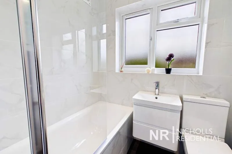 Cedarcroft Road, Chessington, KT9, photo 15